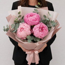 3 розовых пионов в крафте